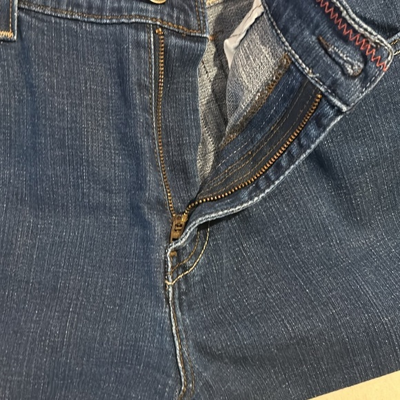 Levi’s 515 Capris - Picture 5 of 5